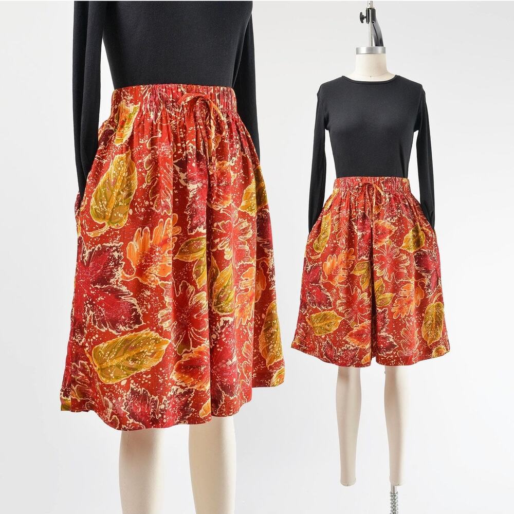 Vintage 90s Red Leaf Print Wide Leg Knee Length Elastic Waist Bermuda Shorts S M